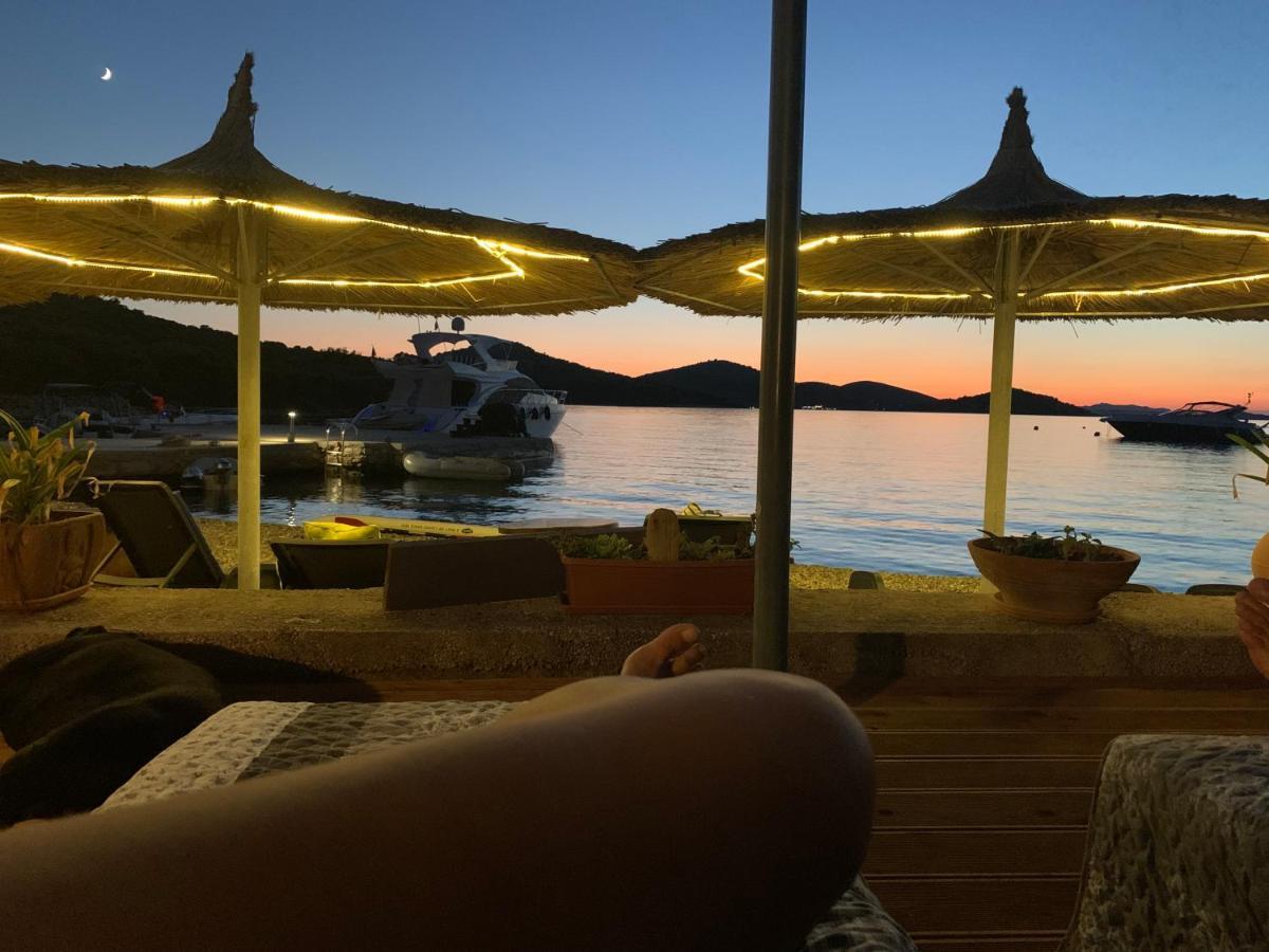 Beach House Hela - Resort & Tavern Bain, Free Transport, Pool, Island Of Zut - Kornati Pristanisce Eksteriør bilde