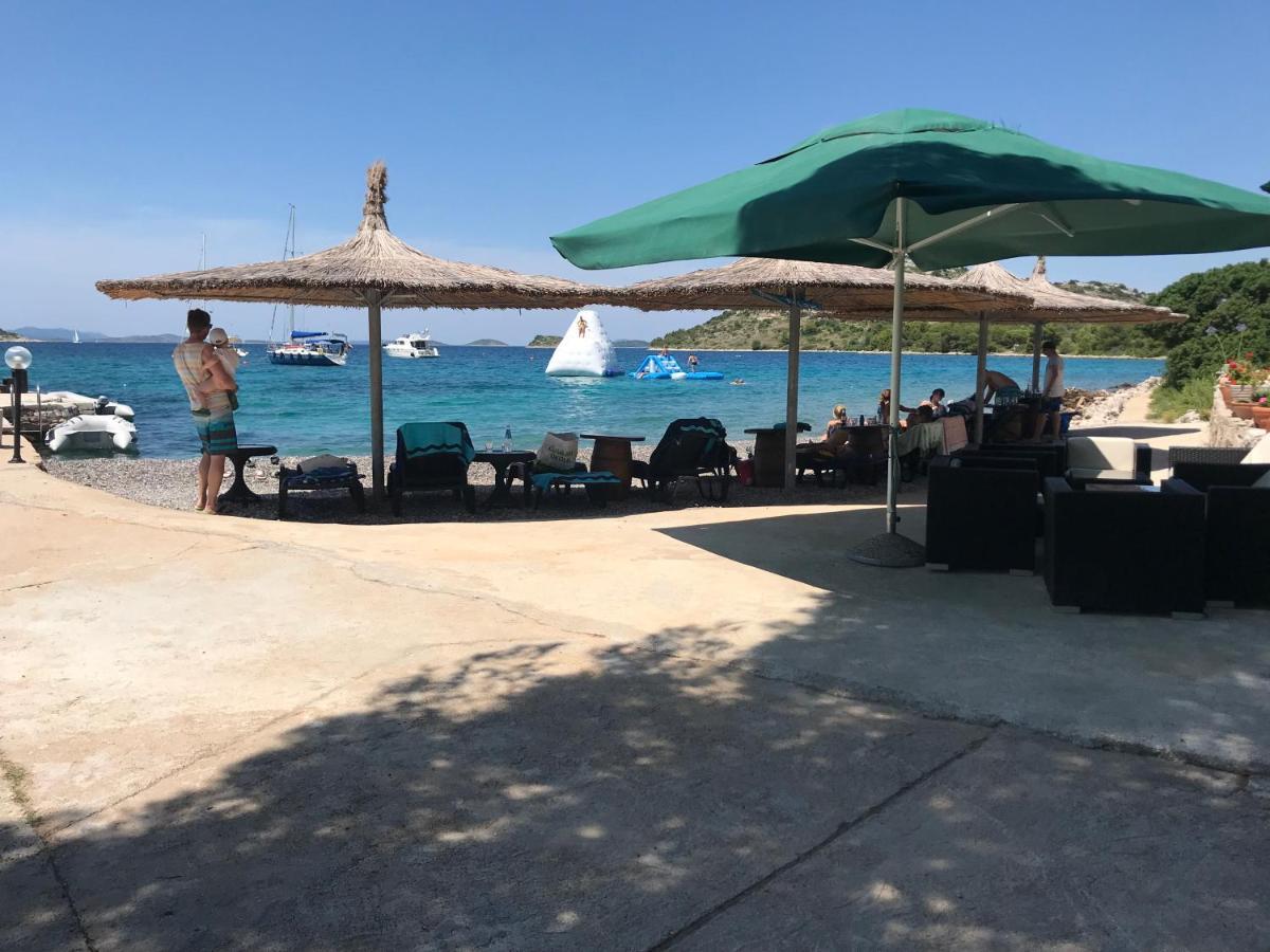 Beach House Hela - Resort & Tavern Bain, Free Transport, Pool, Island Of Zut - Kornati Pristanisce Eksteriør bilde