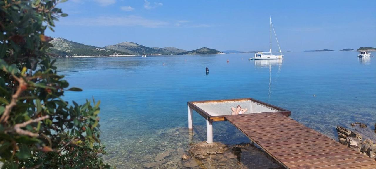 Beach House Hela - Resort & Tavern Bain, Free Transport, Pool, Island Of Zut - Kornati Pristanisce Eksteriør bilde