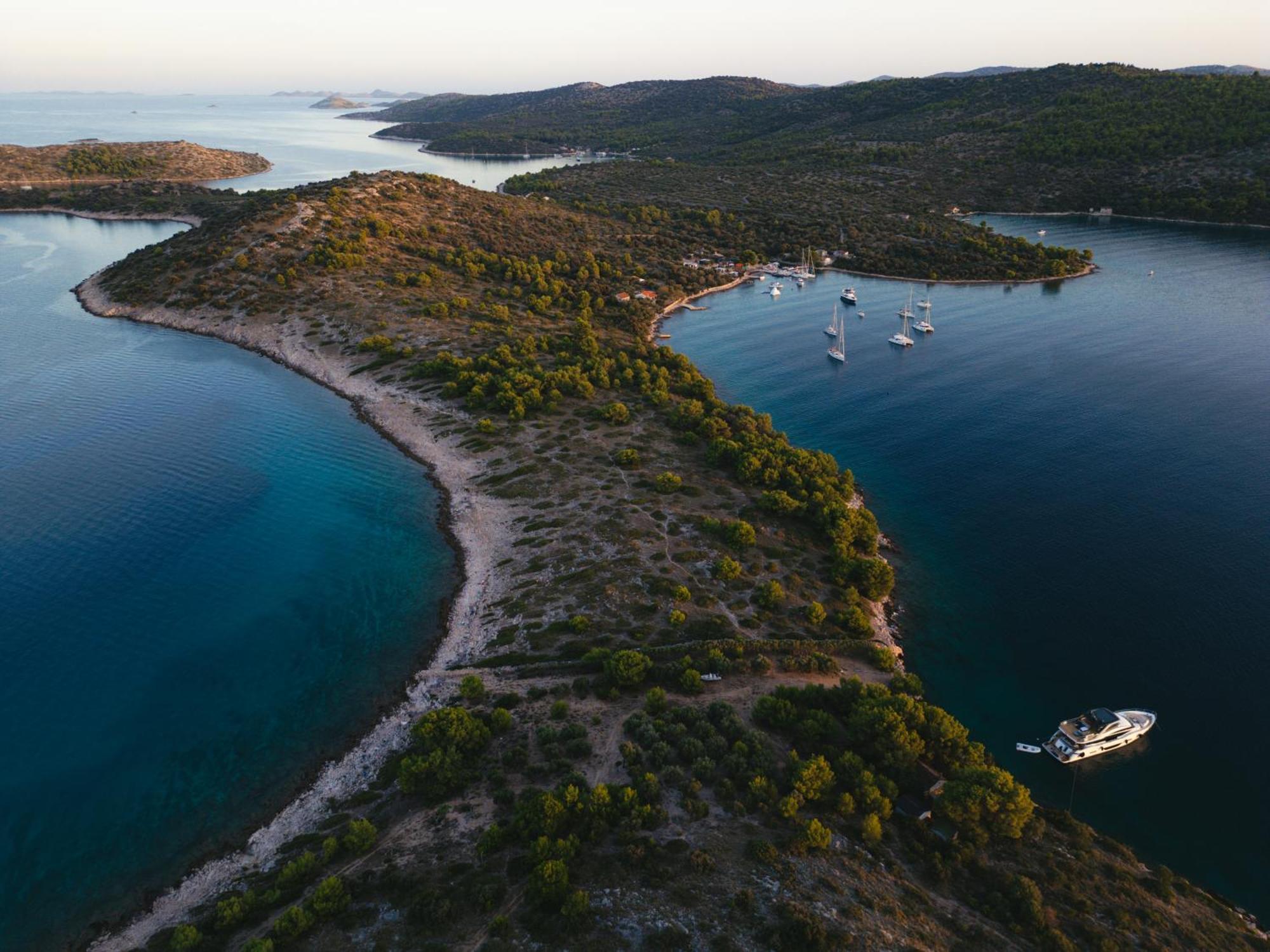 Beach House Hela - Resort & Tavern Bain, Free Transport, Pool, Island Of Zut - Kornati Pristanisce Eksteriør bilde